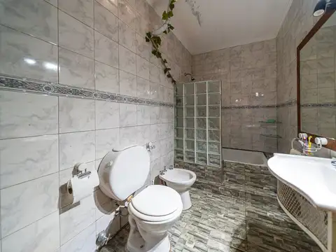 CASA DE PASILLO VENTA ZONA NORTE 2 DORM Y PATIO