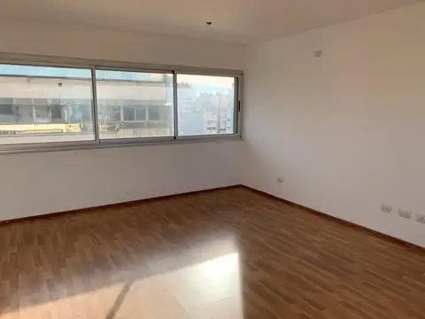 Oficina 3 ambientes con 1 baño