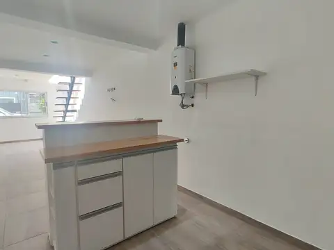 ALQUILER Casa 2amb 2 Plantas Baño y Toillete Balcón Terraza Sin Expensas