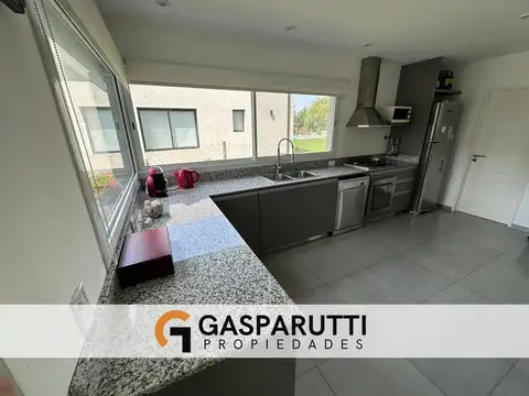 Casa 4 ambientes con 4 baños