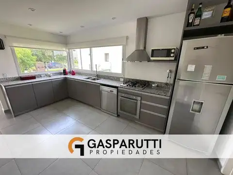 Casa en Venta con 6 cocheras