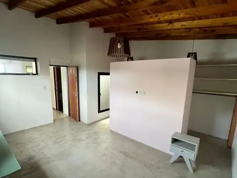 Casa en Alquiler con 2 cocheras