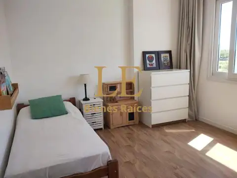 Casa en Alquiler Temporal con 3 cocheras