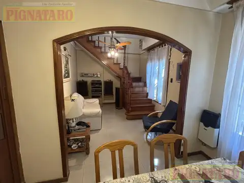 Depto Tipo Casa 4 ambientes con 2 baños