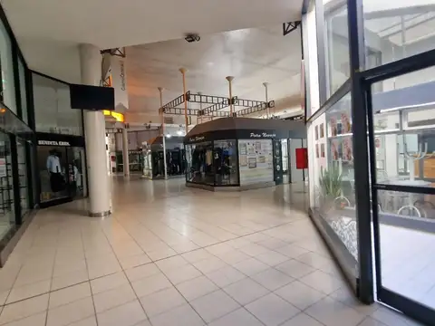 VENTA LOCAL CON SOTANO 95,5 M2. GALERIA CENTRAL