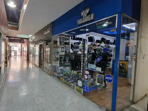 PEATONAL RIVADAVIA ESTE, LOCAL 02 100
