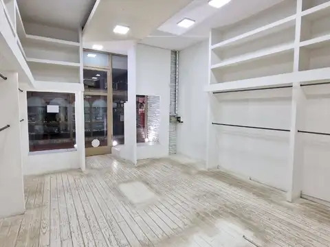Venta local con sotano 95,5 m2. galeria central