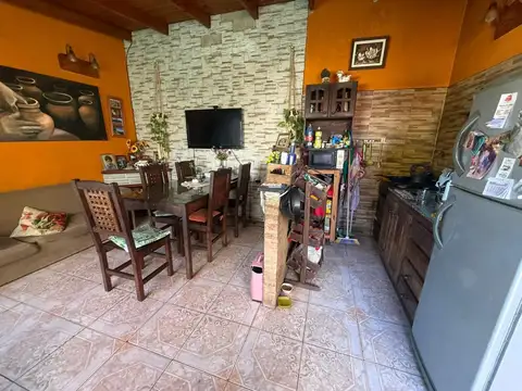 Departamento distribuido para tres familias en Wilde