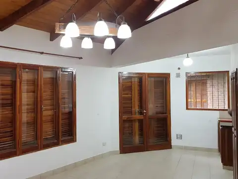 Casa 4 ambientes con 1 baño
