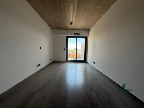 Monoambiente en venta con balcon y terraza en flores
