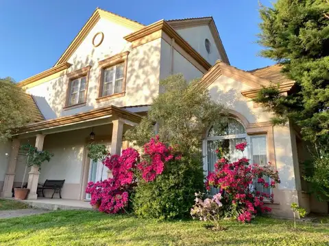 VENTA  I CASA EXCELENTE CALIDAD CONSTRUCTIVA | PILAR GOLF CLUB- PEVERO