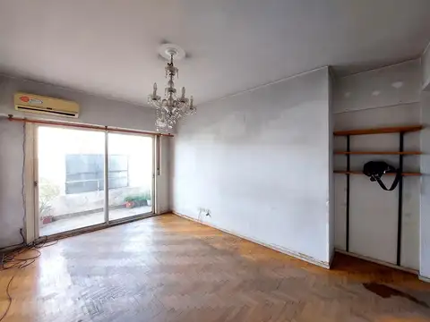 Departamento al frente con balcón en Ramos Mejía
