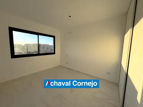 Casa en  alquiler de 3 dormitorios y pileta en dos plantas en Araucarias, Puertos/Escobar
