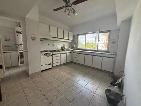 Departamento 6 ambientes con 2 baños
