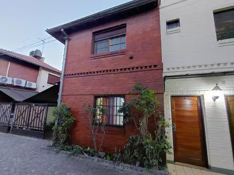 Duplex 4 ambientes en venta en Banfield, Parrilla