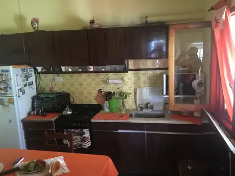 Casa de 3 ambientes con cochera