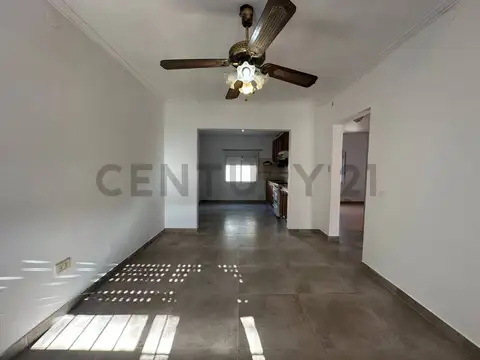 Casa 4 ambientes con 1 baño