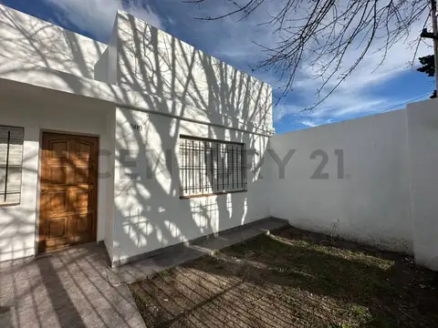 Casa en Alquiler en Los Hornos, $ 850.000