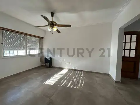 Casa en Alquiler con 2 cocheras