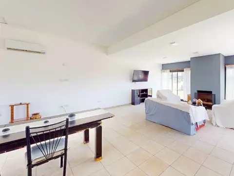 VENTA CASA 5 AMBIENTES PILETA