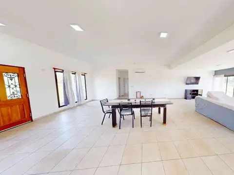 Casa 5 ambientes con 2 baños