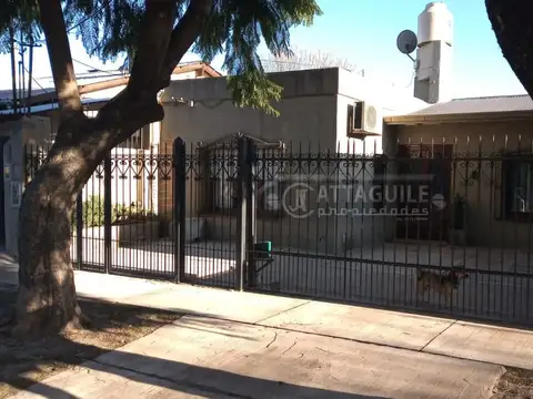 Casa - Venta - Argentina, Merlo - VICTOR HUGO 300