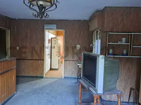 Casa 5 ambientes con 1 baño