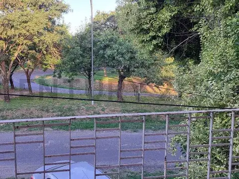 Av. Argentina 5700, Piso 0