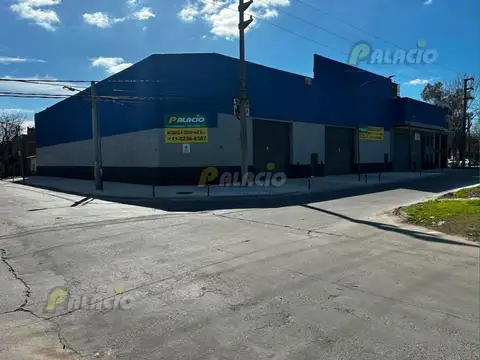 Amplio Galpón 2200 m2 cubiertos - Con oficinas y Trifásica