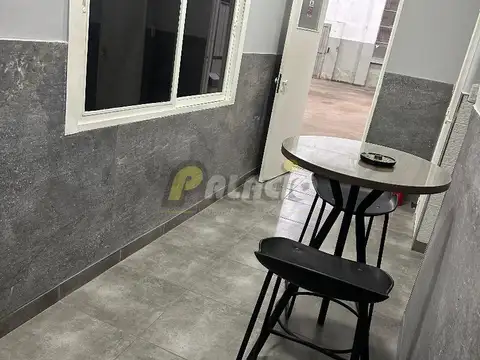 Amplio Galpón 2200 m2 - Con oficinas y Trifásica