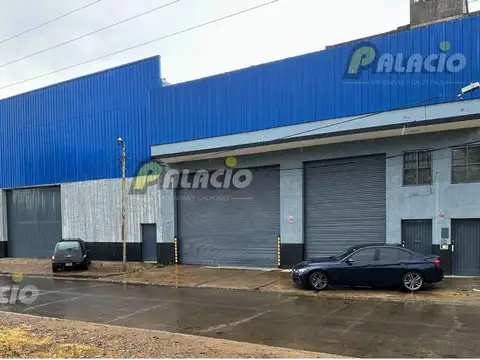 Amplio Galpón 2200 m2 - Con oficinas y Trifásica