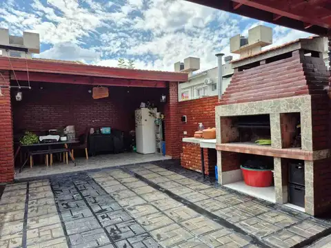 Venta Dúplex 3amb coch, patio y parrilla C EVITA