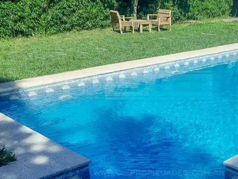 Casa en Venta con 2 cocheras