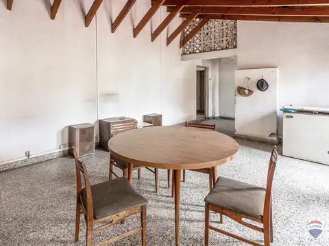 Casa 5 ambientes con 2 baños