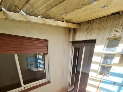 Avenida Hipólito Yrigoyen 2700, Piso 1