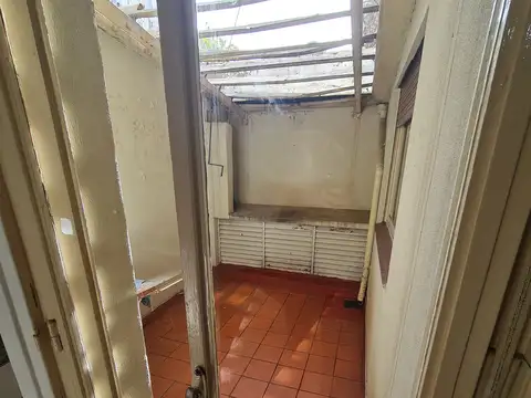2 AMB C/PATIO HIPOLITO YRIGOYEN 2731 1ª (BALVANERA)