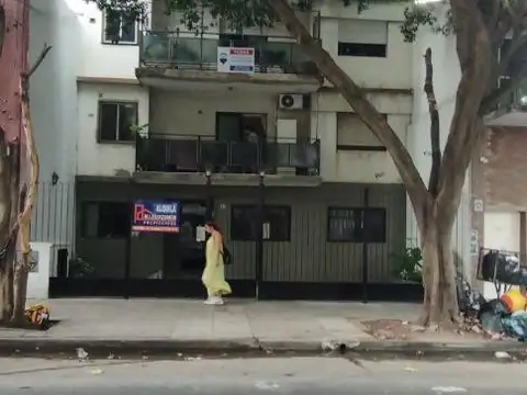 DEPARTAMENTO DE TRES AMBIENTES EN MUY BUENA UBICACION