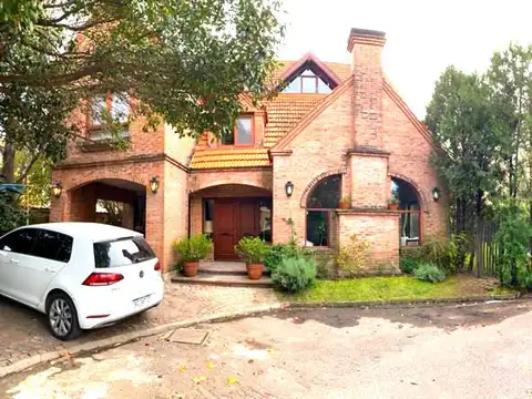 Casa 5 ambientes con 3 baños
