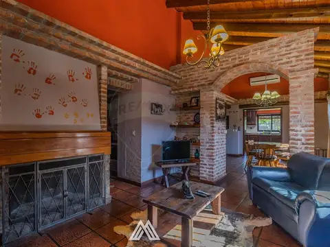 Venta de casa 3 dormitorios con piscina en Pando