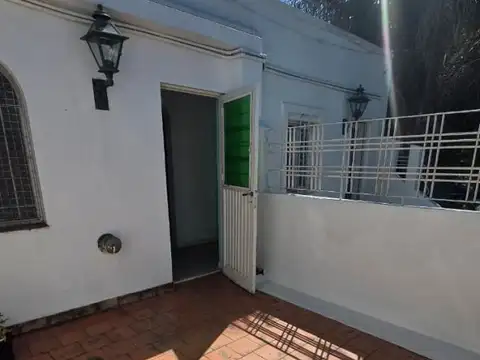 PH 2 Amb, patio, sin expensas primer piso en Caseros