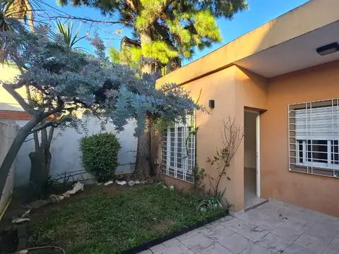 PH TIPO CASA EN VENTA 3 AMBIENTES CON PATIO RAMOS MEJIA