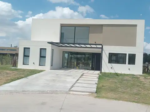 Casa en alquiler en Canning Barrio La Alameda 5 Ambientes