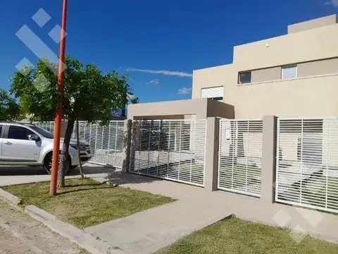 VENTA CASA 3 DORMITORIOS - B° MANZANAR GINES, CIPOLLETTI