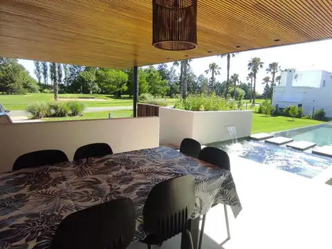  Casa en Puerto Roldan