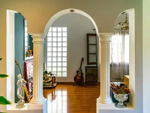 Casa en Venta con 2 cocheras