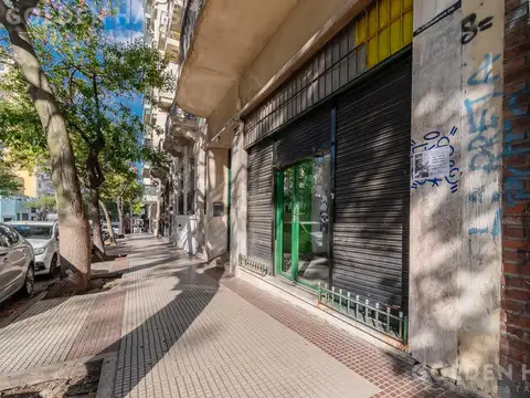 OPORTUNIDAD Local con patio propio en Av. Independencia – Bajas expensas y apto crédito