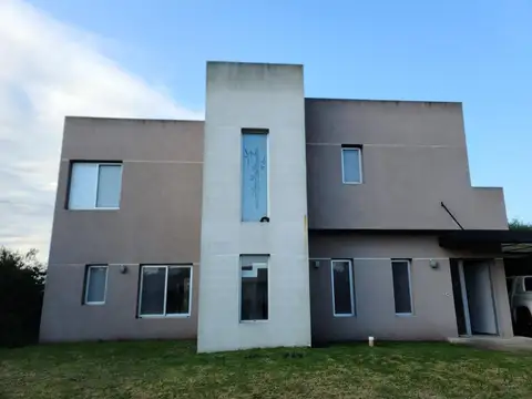 Casa en venta - 4 Dormitorios 3 Baños - Cochera - 858Mts2 - Tigre