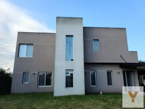 Casa en venta - 4 Dormitorios 3 Baños - Cochera - 858Mts2 - Tigre