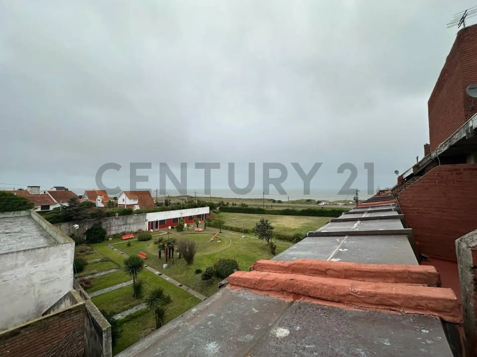 VENTA DEPARTAMENTO 3 AMBIENTES DÚPLEX EN LOS ACANTILADOS CON COCHERA Y VISTA AL MAR
