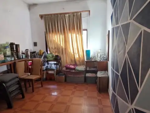 Casa 7 ambientes con 2 baños